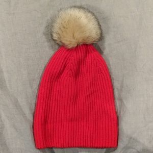 Gap beanie with fur pom